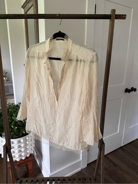 Tahari Cream V-Neck Gauze Button-Front Blouse